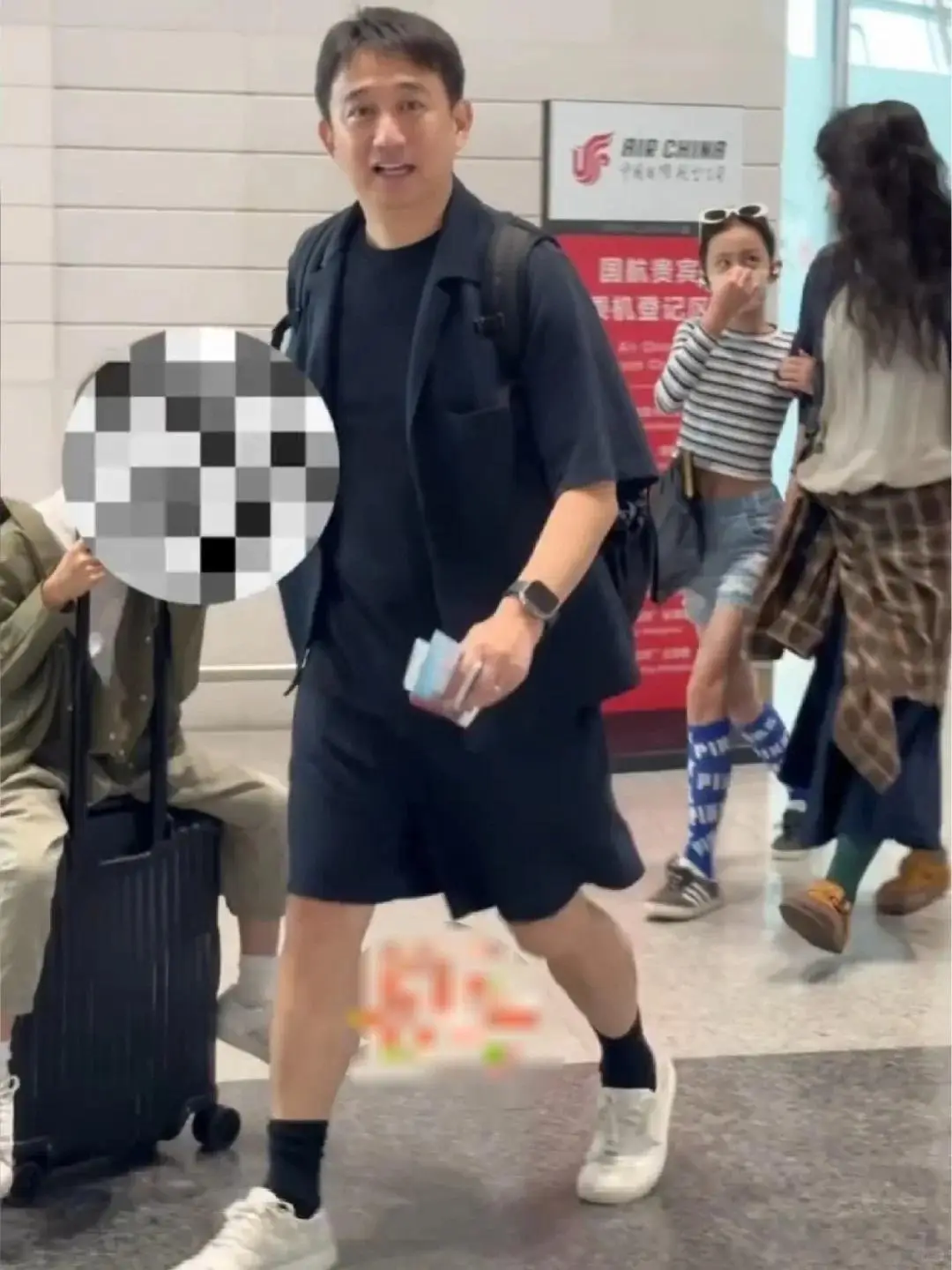 影后级女星高墙照片_娱乐圈爆料天王记录者_又一对明星离婚互爆黑料,